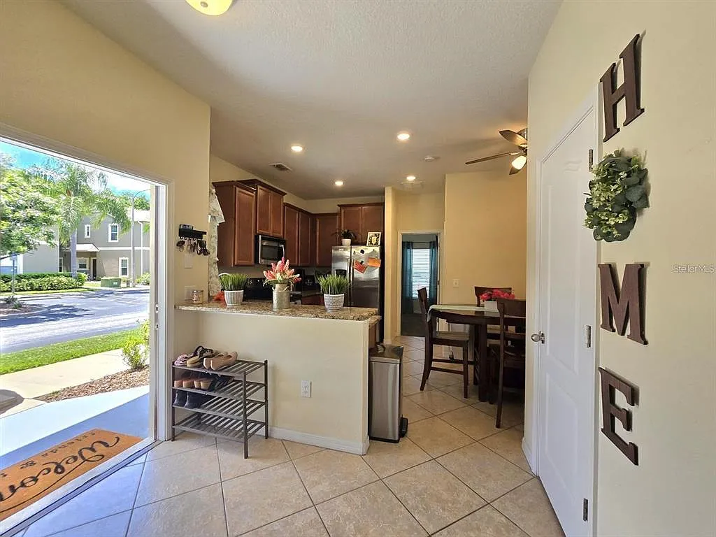 4 bed, 3.0 bath, 1612 sqft, $2,150 — Photo 4