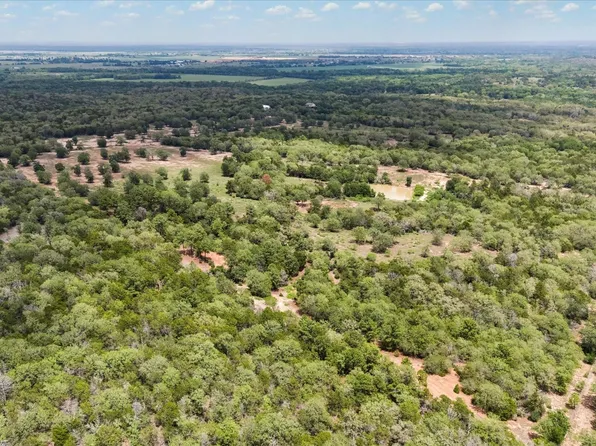 1611 Barton Crk, Smithville, TX 78957