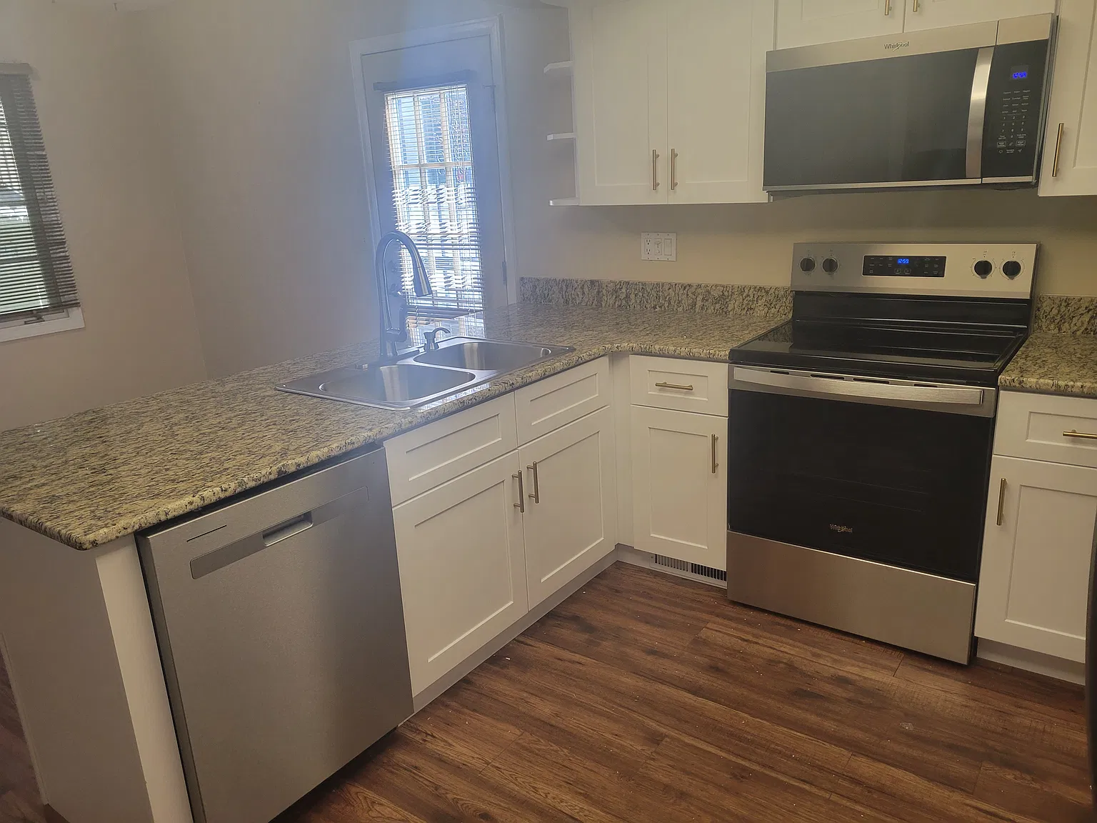 3 bed, 2291 sqft, $3,400 — Photo 4