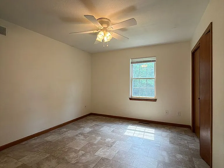 819 Colonial Manor Dr — Photo 18