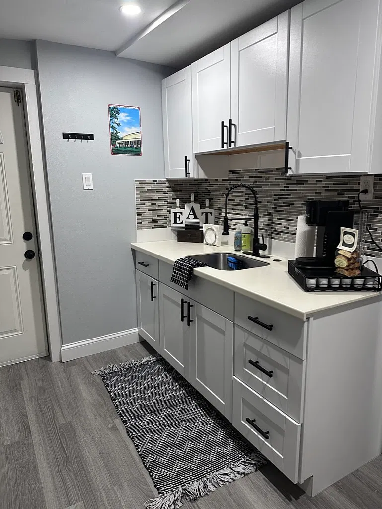 2 bed, 800 sqft, $1,700 — Photo 1