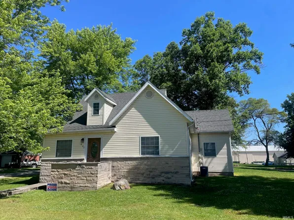 802 E Prairie St, Medaryville, IN 47957