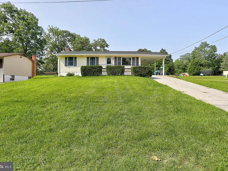 807 Danza Rd — Photo 3