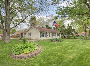 1102 S Country Squire Dr, Urbana, IL 61802