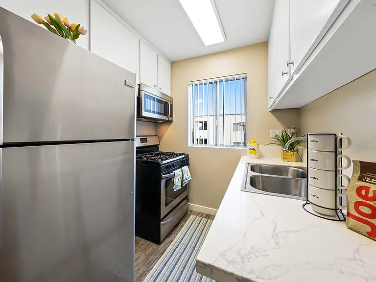 Summerview Beach Resort Luxury Apartments — Photo 46