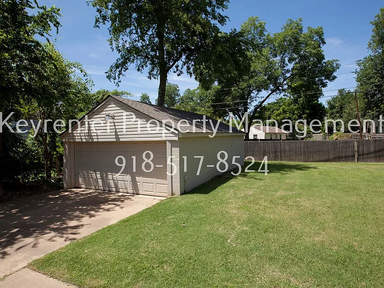 929 E 37th Pl — Photo 10