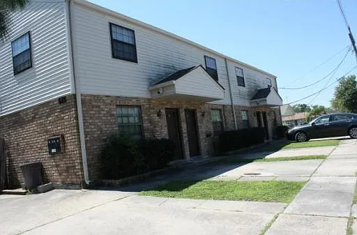 2 bed, 1.5 bath, 1000 sqft, $1,300 — Photo 1
