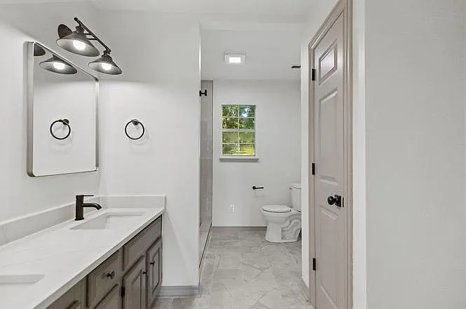 2201 E Bristol Pl — Photo 17