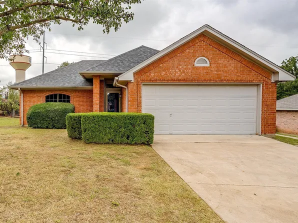 111 Paula Dr, Joshua, TX 76058