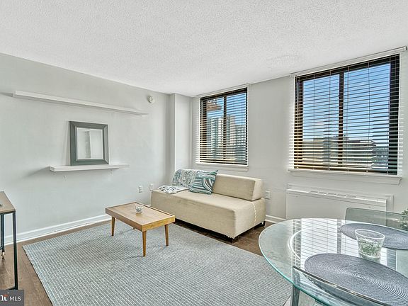 5th image of 801 N Pitt St APT 416