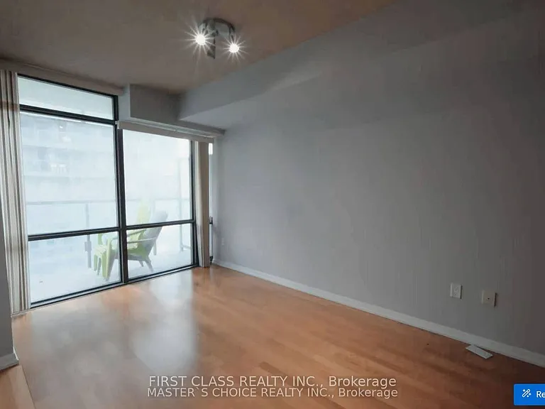 37 Grosvenor St #709 — Photo 1