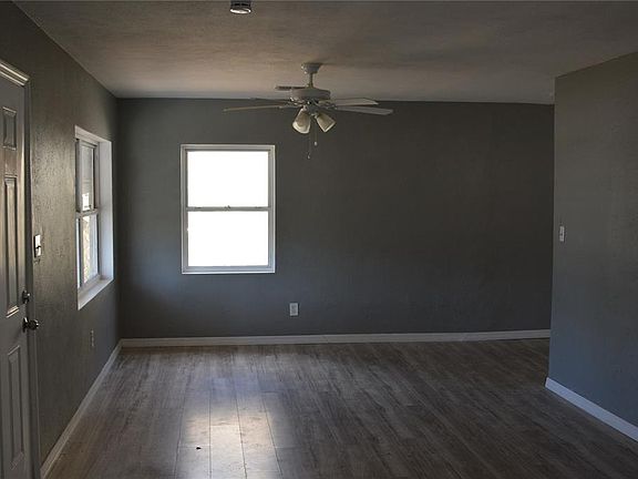 3rd image of 1328 3rd St NE