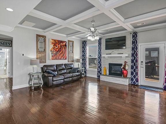 4th image of 576 Maple Valley Loop