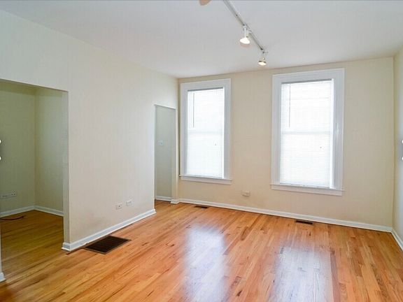 3rd image of 1710 N Fern Ct #1