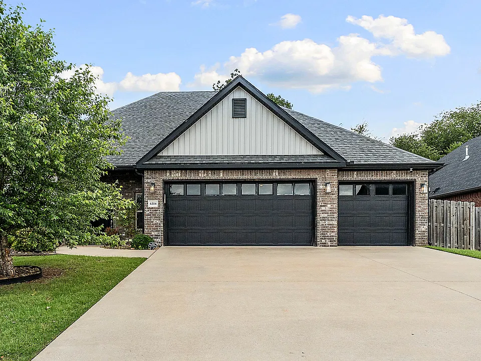 4304 SW Plumley Ave