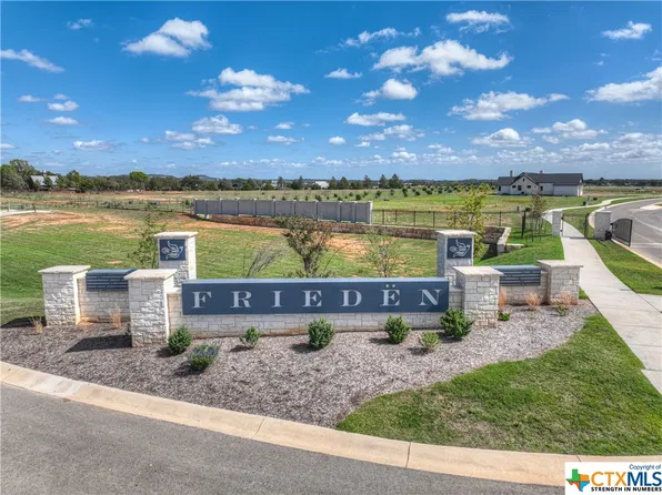 211 Interlaken St, Fredericksburg, TX 78624