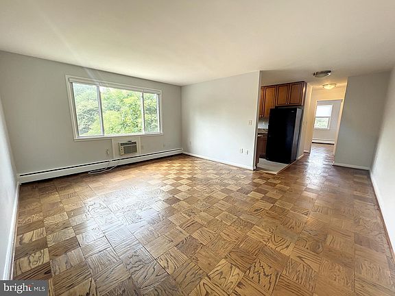 2nd image of 945 N Barton St APT 401