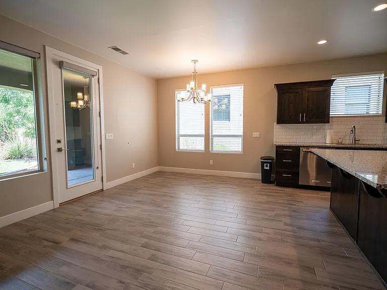 1504 W Shinnecock Dr — Photo 7