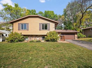 10330 Amsden Way, Eden Prairie, MN 55347