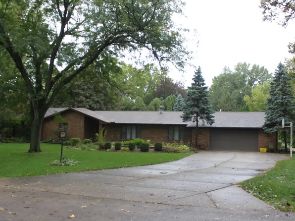 3226 Mineral Springs Rd, Sterling, IL 61081