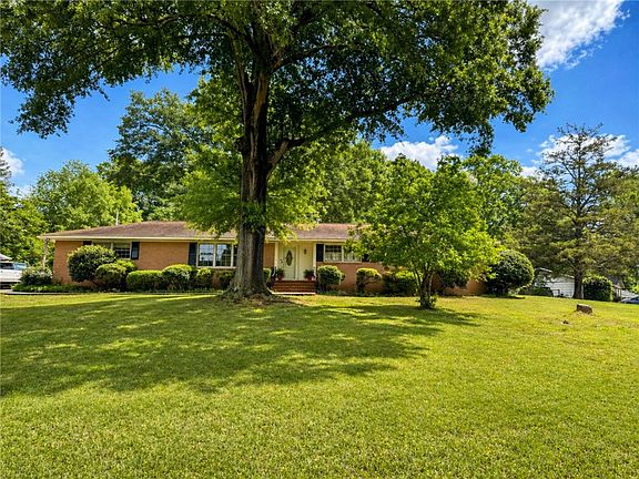 3rd image of 611 Heyward Rd