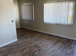 1136 W 107th St #B, Los Angeles, CA 90044