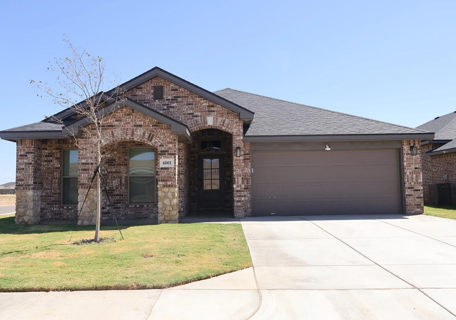 4 bed, 2.0 bath, 2050 sqft, $2,500 — Photo 1