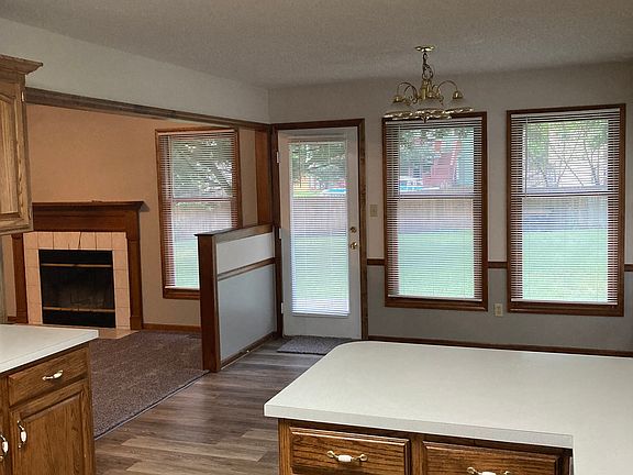 4th image of 502 NE Leann Dr