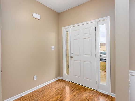 5th image of 402 Randell St