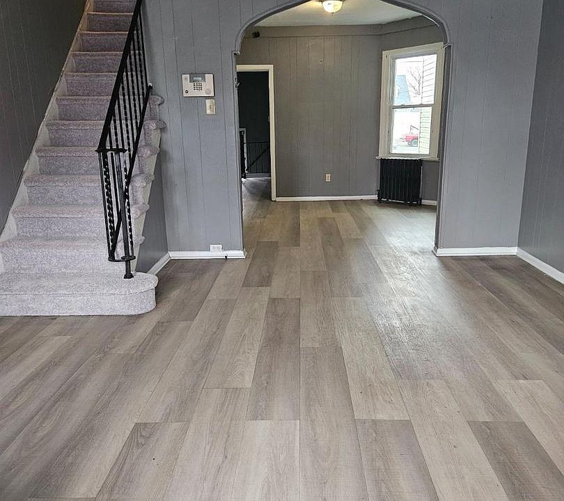 1st image of 32 Bellevue Ter