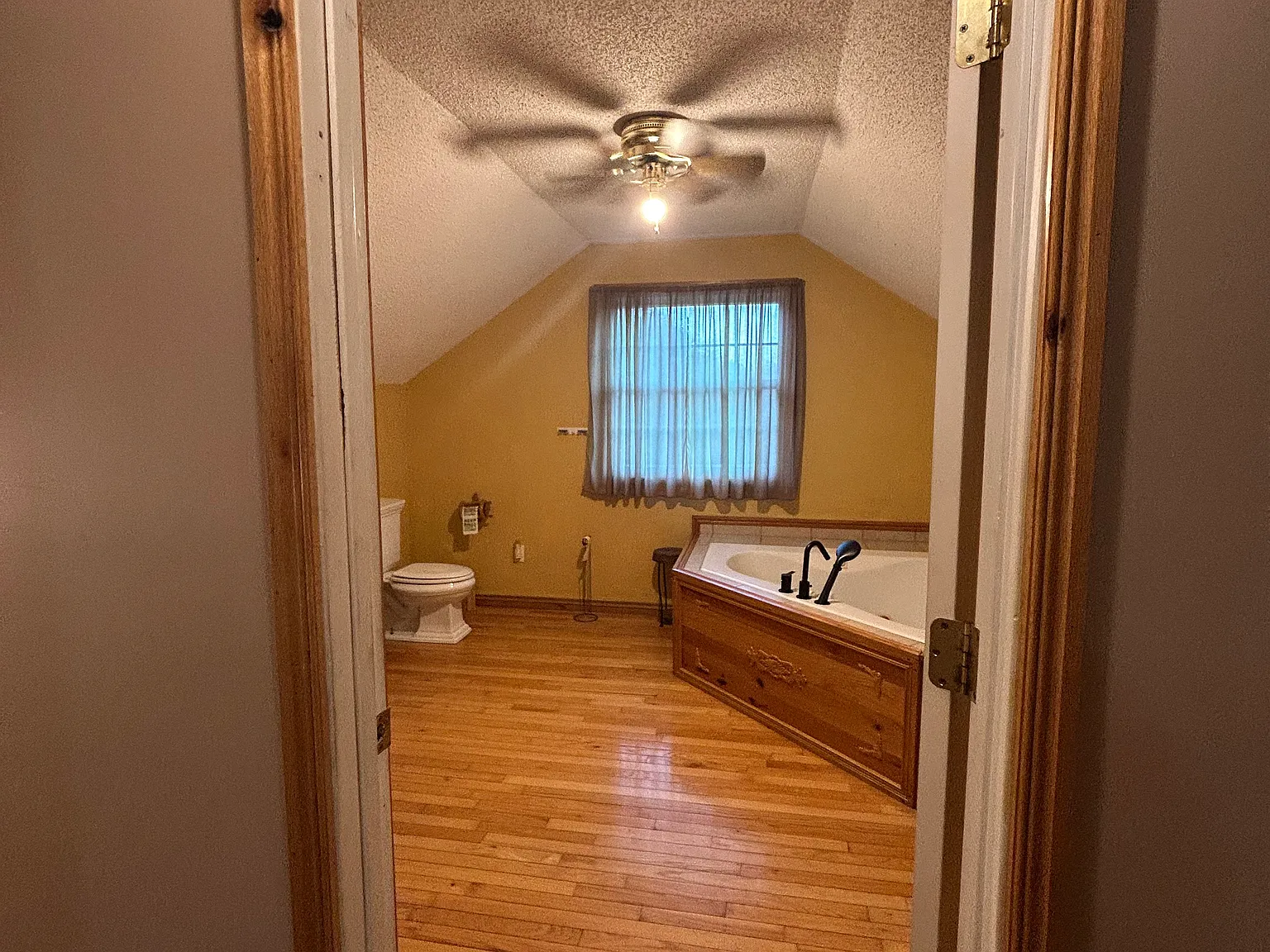 3 bed, 2464 sqft, $2,250 — Photo 3