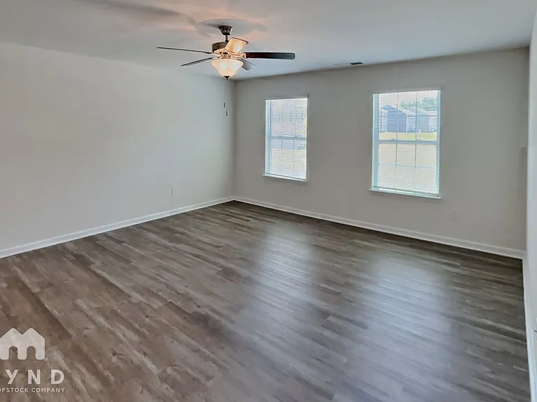 2331 Meadow Stream Dr — Photo 7