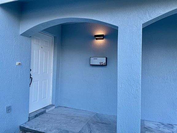 Lighted entryway