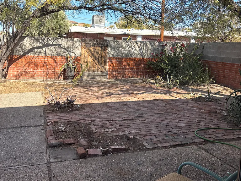 1903 E 8th St #2 — Photo 2