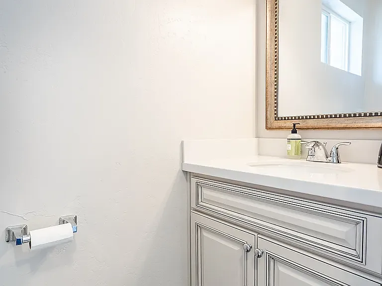 2063 E Kane Cir — Photo 6