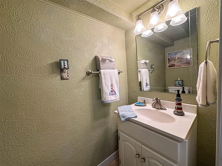 1031 Redfish St — Photo 21
