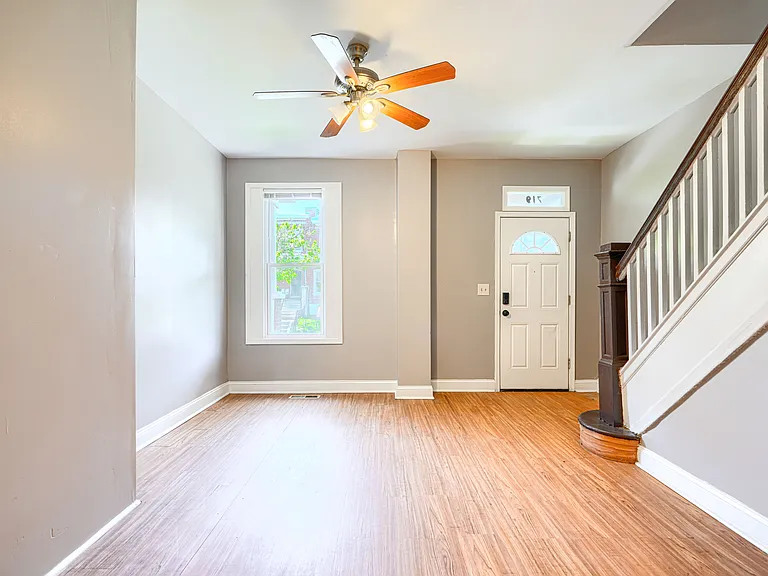 719 Denison St — Photo 2
