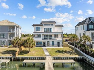 208 Radio Island Road, Morehead City, NC 28557