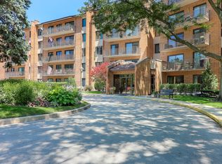 601 Lake Hinsdale Dr APT 307, Willowbrook, IL 60527