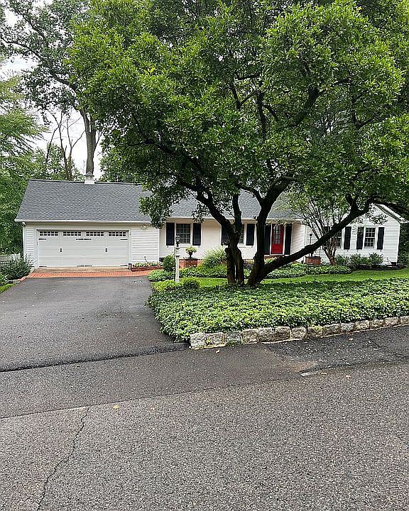 2nd image of 2222 Stackhouse Dr