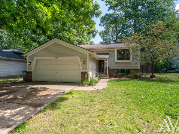 1344 Gladstone Dr SE, Grand Rapids, MI 49506