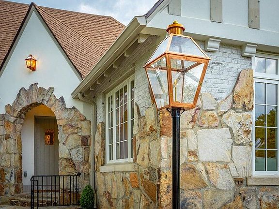 2nd image of 1507 Sunset Rd