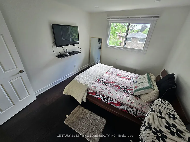 11 Radford Cres #MAIN FLR — Photo 16