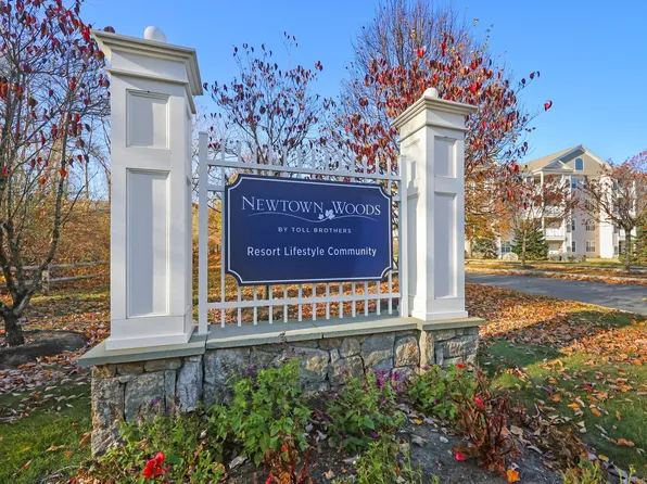 1227 Brookside Court #1227, Newtown, CT 06470