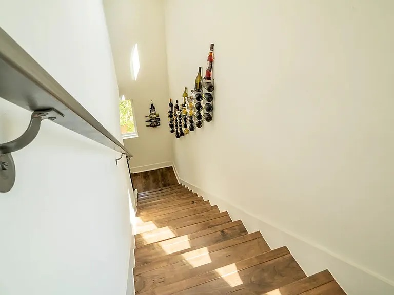 1160 Lott Ave #B — Photo 2