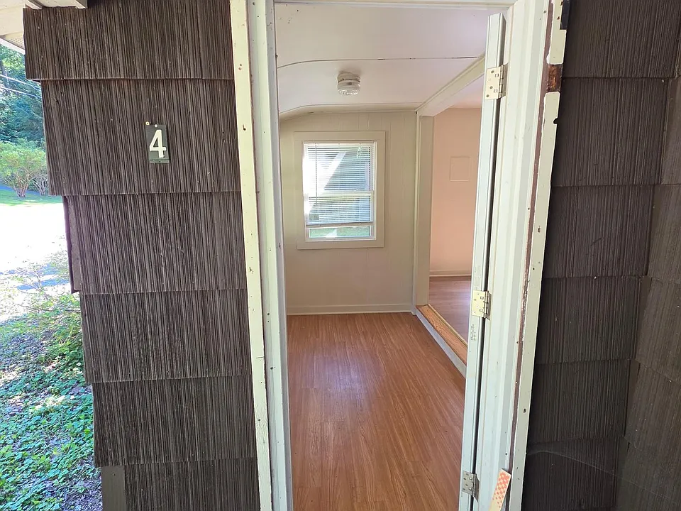 4 Storybrook Ln W