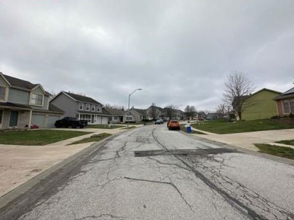 Exterior Neighborhood (street photo)