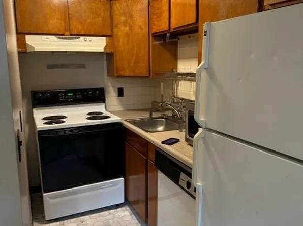 811 N Motor Pl, Seattle, WA