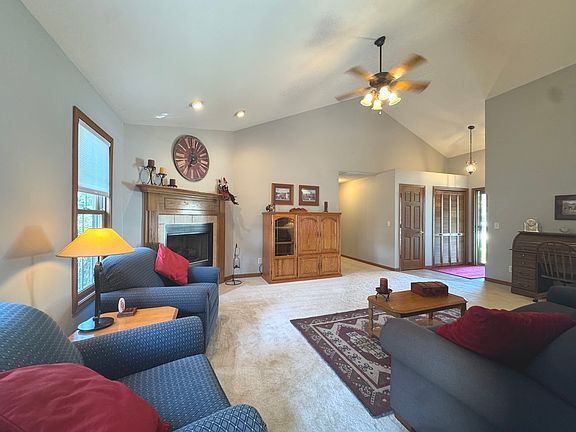 5th image of 250 Highpoint Cir S