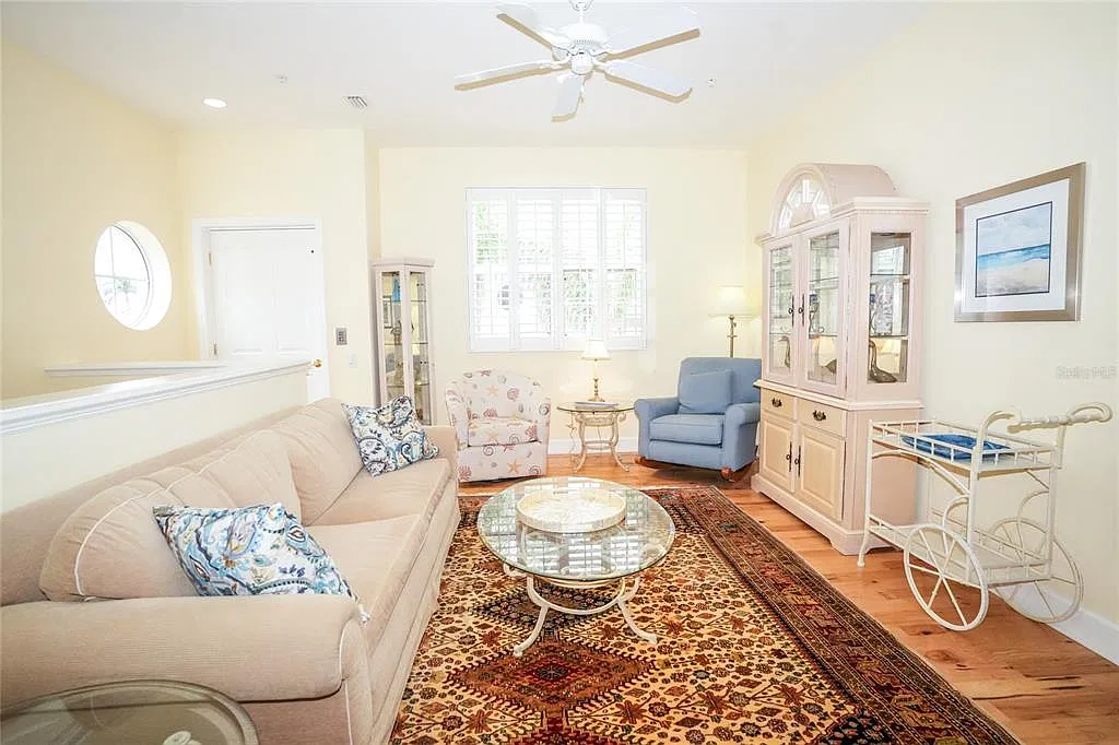 3 bed, 2.0 bath, 1969 sqft, $4,200 — Photo 3